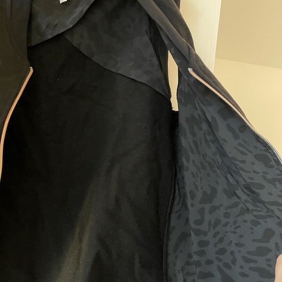 Lululemon vest size 4 - Picture 2 of 3